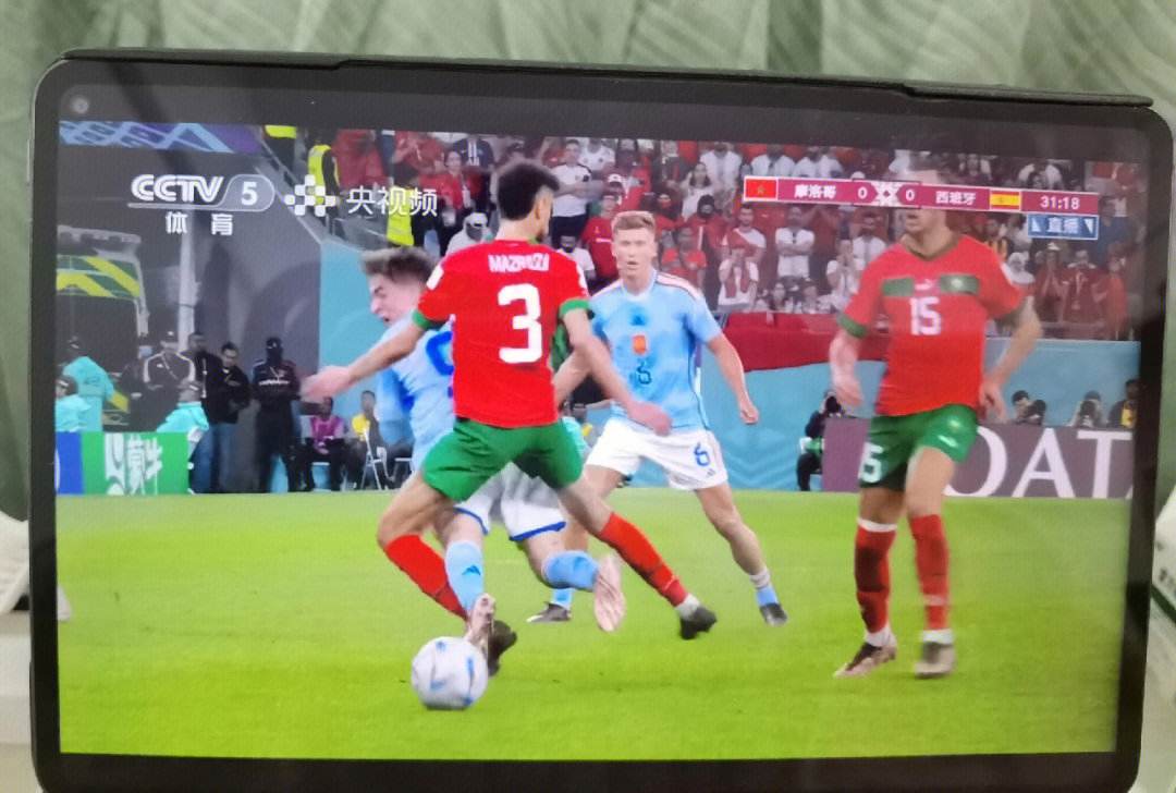 包含热血球场激烈对抗，豪门实力对决劲爆展开的词条