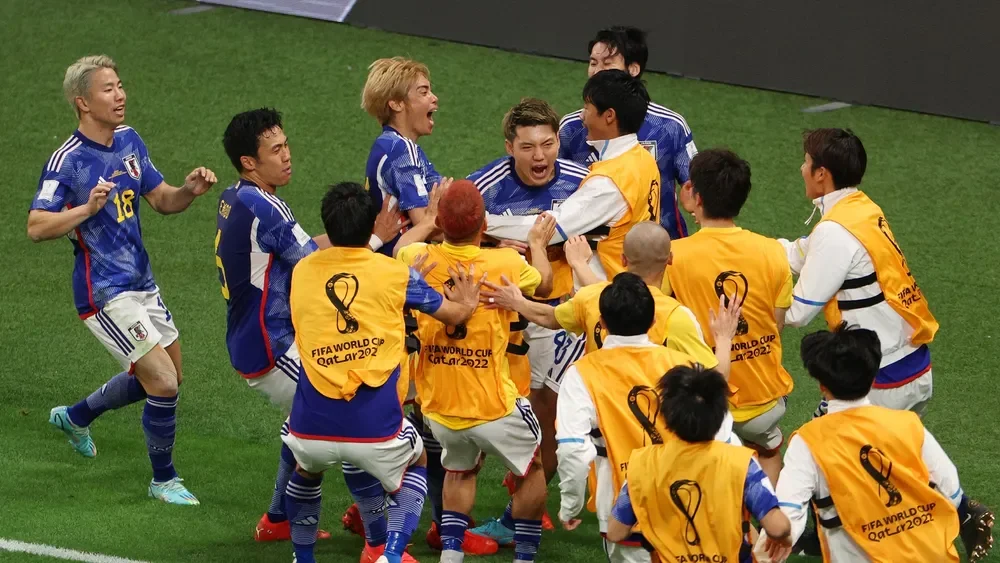 爱游戏app下载-两支队伍在比赛中硬碰硬，场面激烈又激动人心的简单介绍