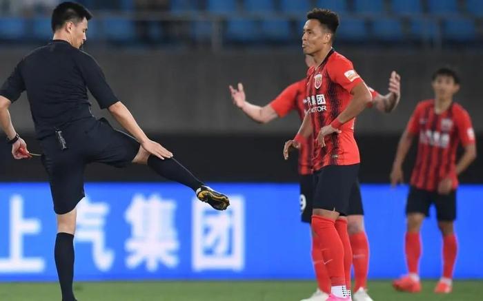 爱游戏官网-重庆客场战平上港，各有侧重的简单介绍