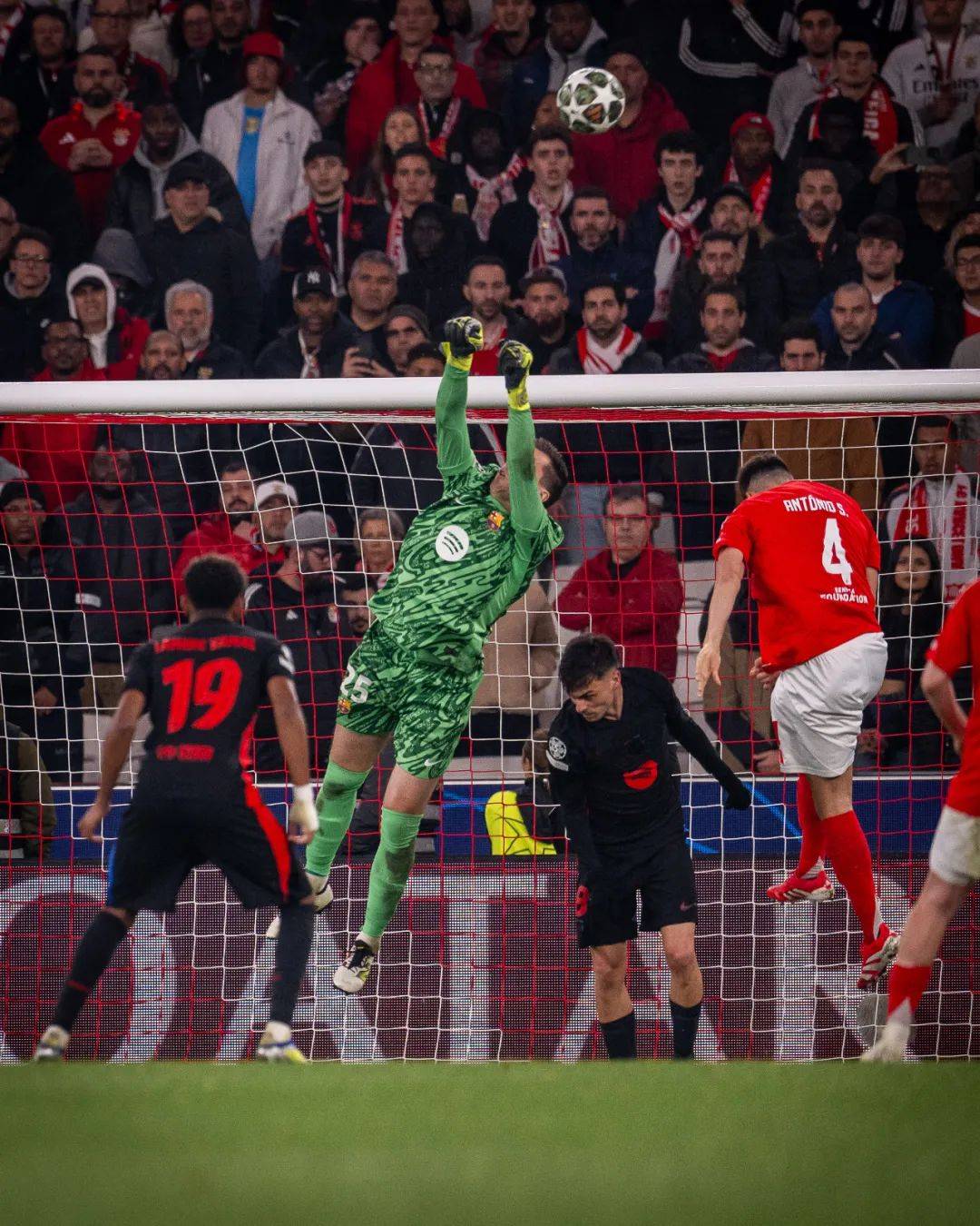 本菲卡客场获胜,出线前景看涨的简单介绍 本菲卡客场获胜,出线前景看涨的简单介绍