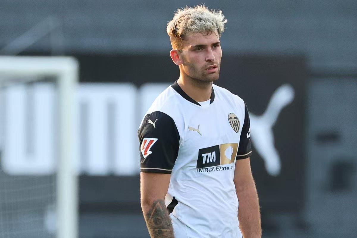 关于奥萨苏纳大胜巴伦西亚，领先积分榜！的信息