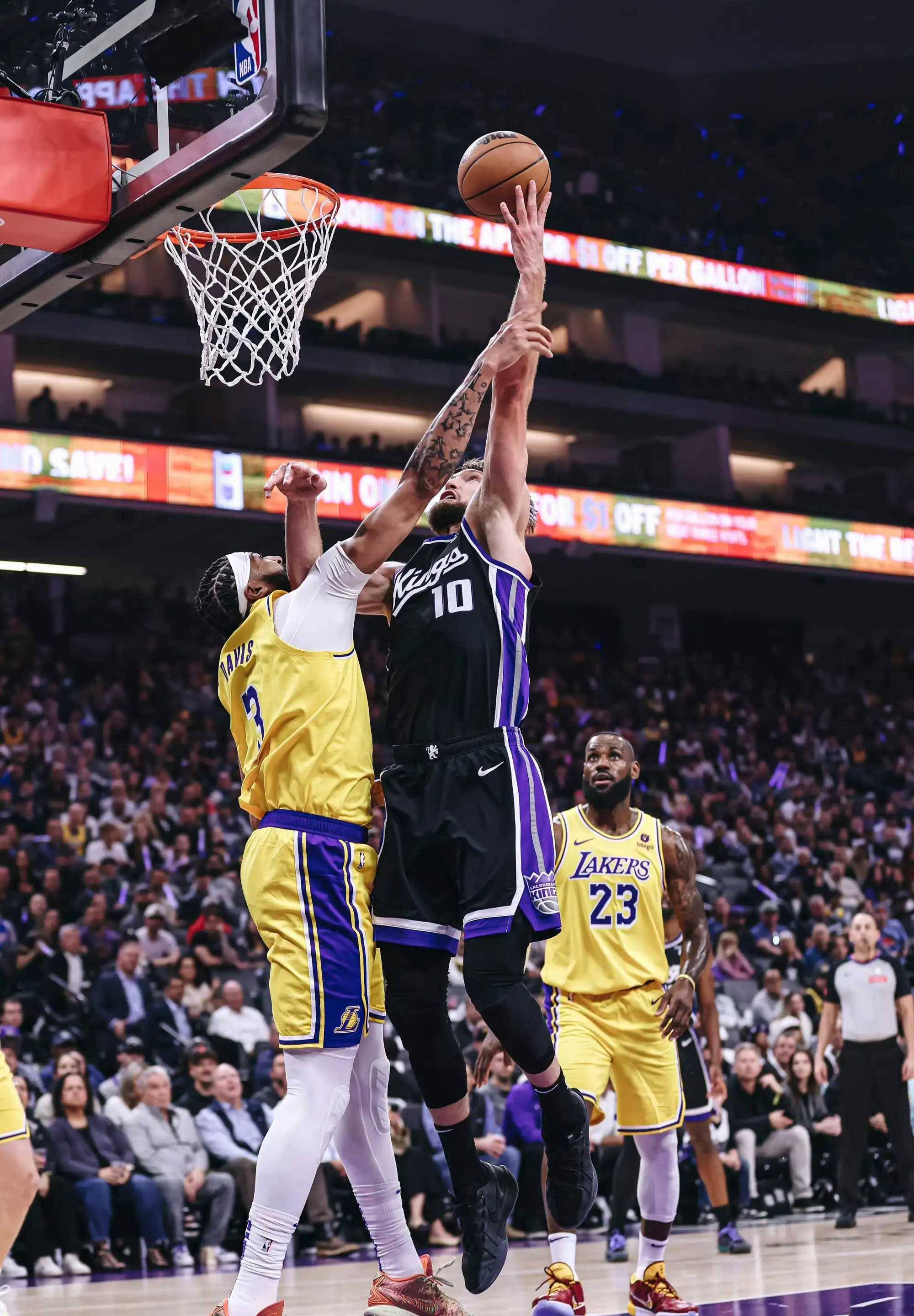 包含湖人憾负独行侠，詹姆斯空砍达不到期望的词条