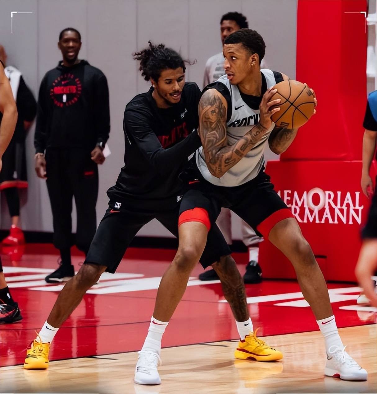 爱游戏官方入口-包含卡戴珊家长爱这么说II状有意赴火箭队，加盟犹他爵士队的词条