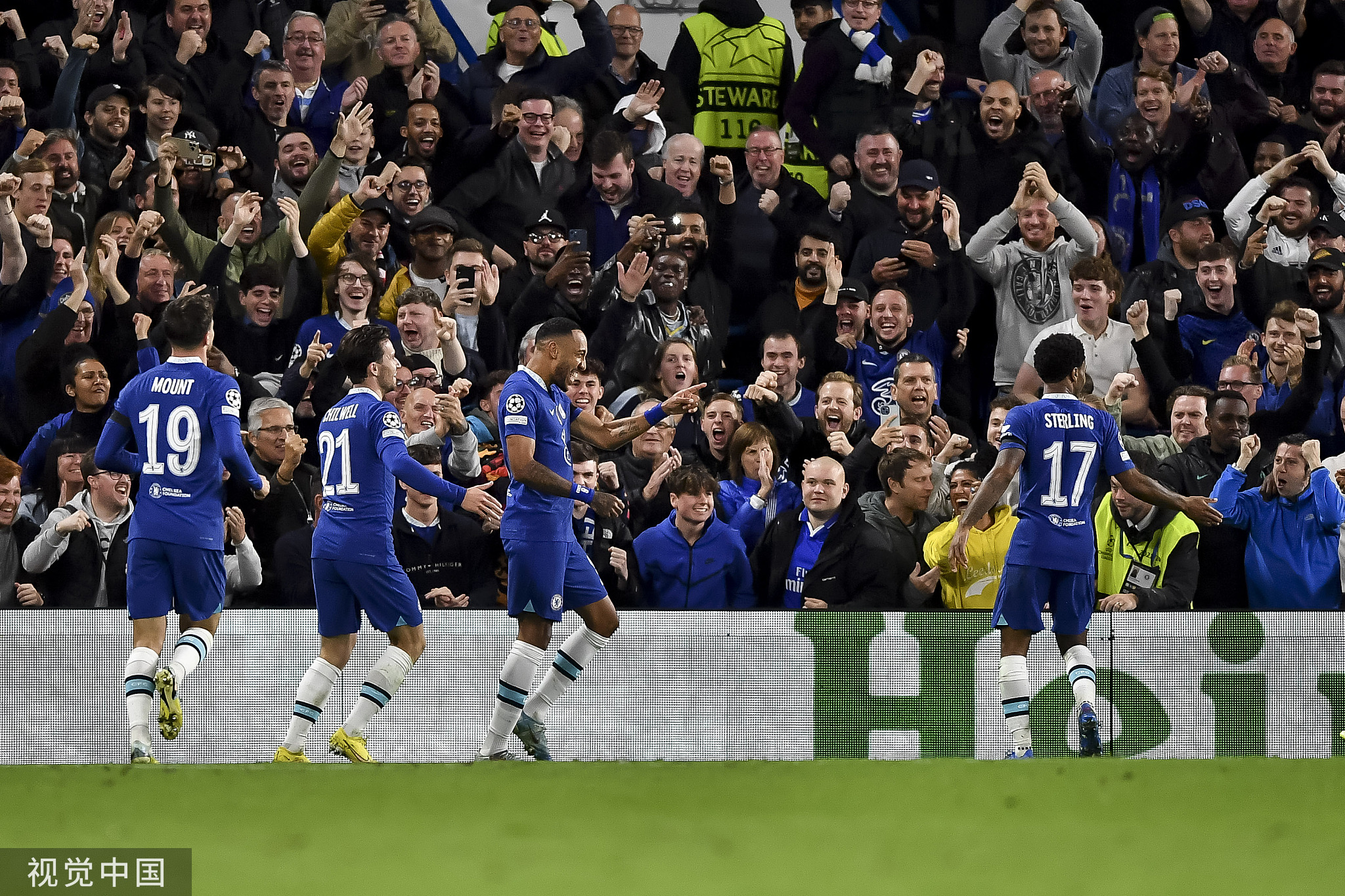 切尔西战平米兰，积分榜领先