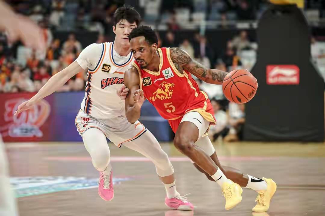 爱游戏-包含辽宁力克上海，展现冠军实力强大的词条