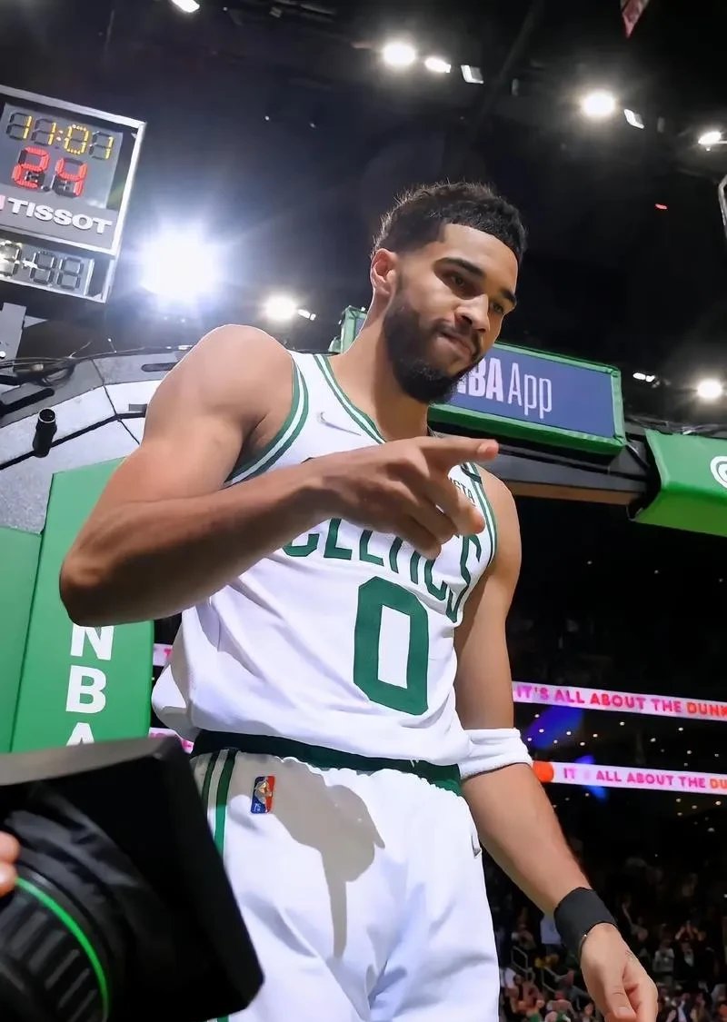 爱游戏官方登录入口-凯尔特人队主场逆转，球队信心爆棚