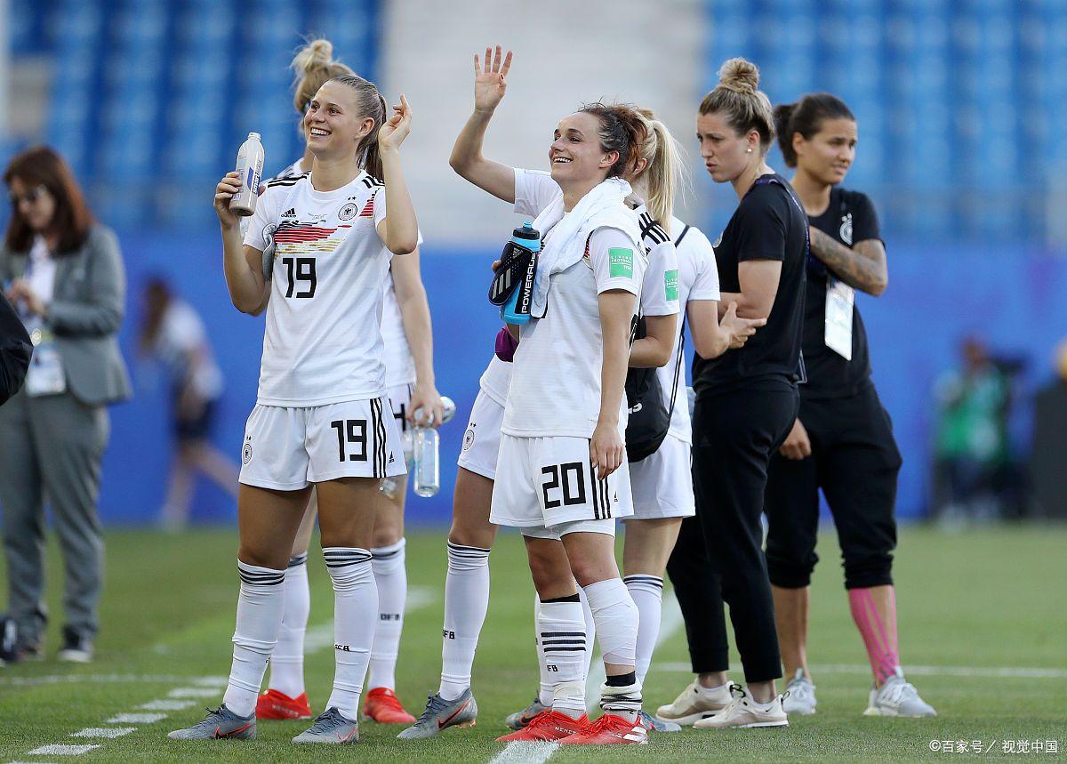 罗马尼亚女足表现抢眼，晋级淘汰赛