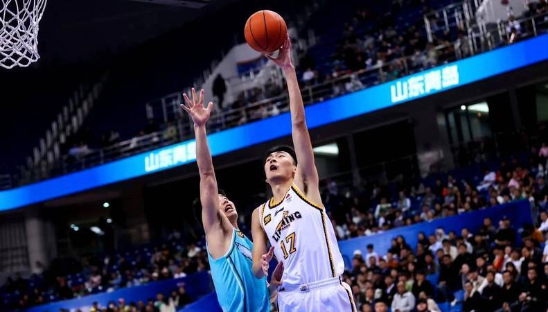 辽宁男篮大胜山东男篮，实现全面反扑