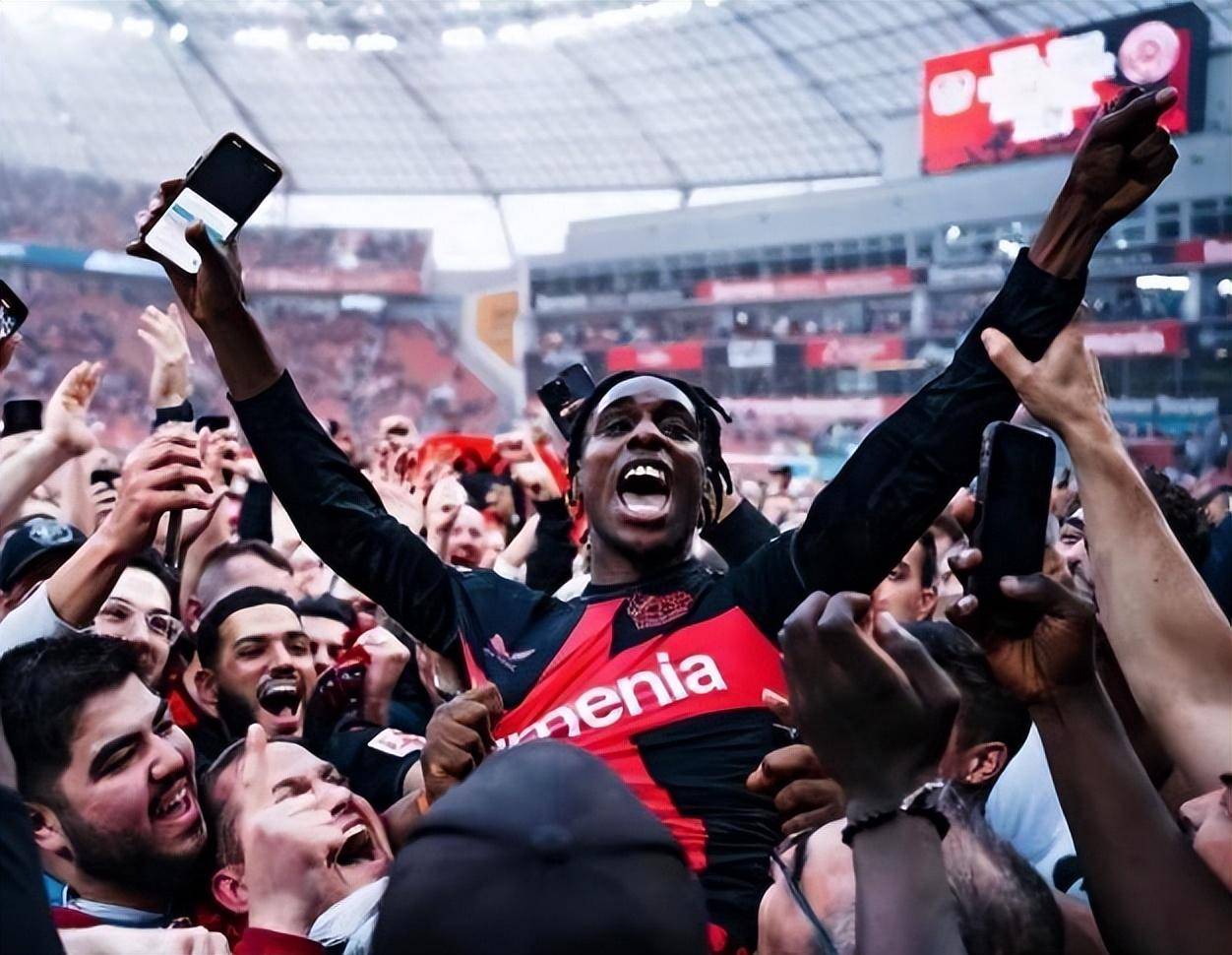 包含年轻球员崭露头角，助球队赢得胜利的词条