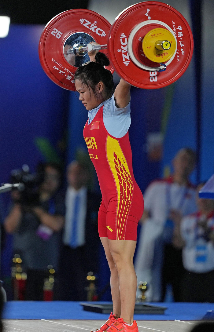 日本女子举重选手夺得金牌! 日本女子举重选手夺得金牌!