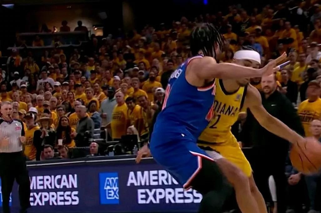 比赛中爆发了一场惊险的对决 比赛中爆发了一场惊险的对决