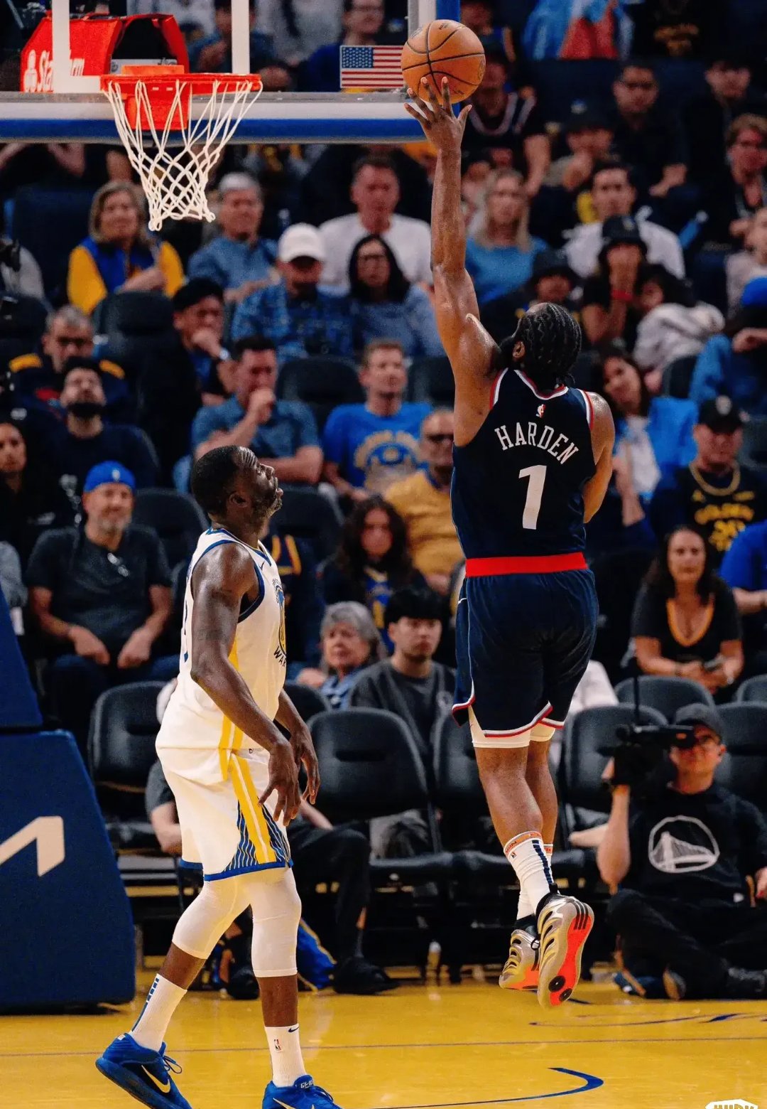 火箭轻松击败鹈鹕，哈登砍下30+得分的简单介绍